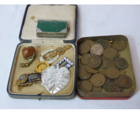 Qty of interesting items to include coins, vesta, gold brooch and hazelnut pipe
