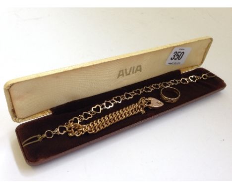 A 9 carat ladies' pierced heart gold bracelet together with an 18 carat gold Wedding ring with engraved decoration and a roll