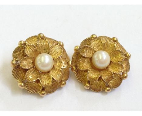 A pair of 9 carat gold and pearl set earrings.
(R42)