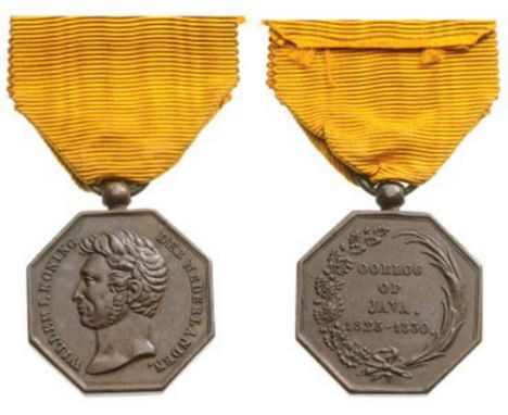 Java War Medal, 1825-1830 Breast Badge, 29 mm, Bronze, obverse with bust of Wilhelm I King of the Netherlands, reverse with i