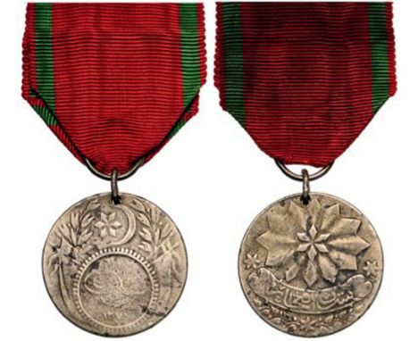 Medal of Glory (Iftihar Madalyasi) "Danube Medal", instituted in 1853 Breast Badge, Silver, original suspension and ribbon. A