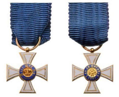 ORDER OF THE CROWN 3rd Class Miniature, instituted in 1861. Breast Badge, 13 mm, GOLD, both sides enameled, original ring and