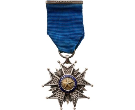 STAR OF THE LIMA CAMPAIGN, 1881 Silver Star, 3rd Class, instituted in 1882. Breast Badge, 42 mm, Silver, both central medalli