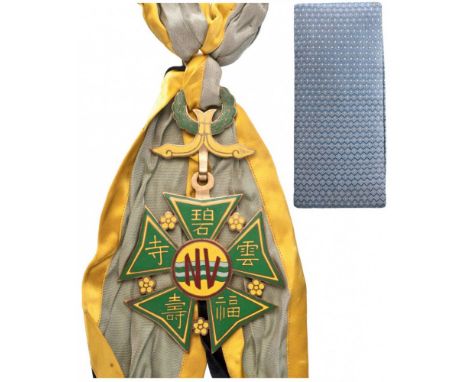 BI YUN TEMPLE AWARD Grand Cross Badge (from the 1929 Period). Sash Badge, 185x130 mm, gilt Metal, one side enameled, original