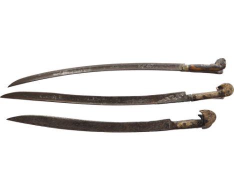 Lot of 3 Ottoman Yatagan 1700-1800, with bone handle First piece: the blade engraved is single-edged and slightly curved and 