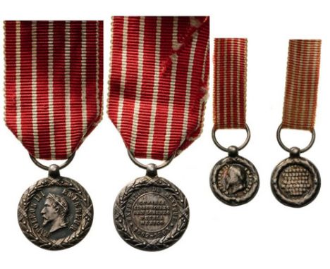 Italy Campaign Medals, both unsigned, instituted in 1859 Miniatures. Breast Badge, Silver, 14 and 9 mm, original suspension r