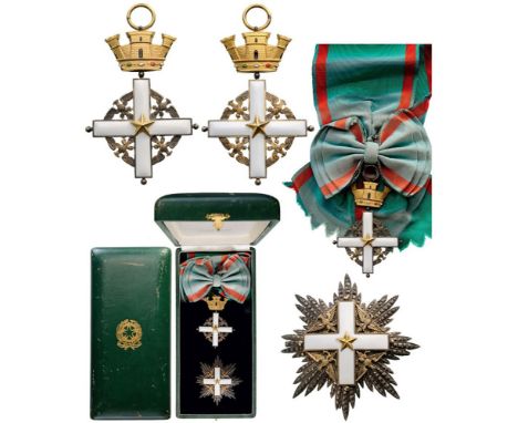 ORDER OF MERIT OF THE ITALIAN REPUBLIC Grand Cross Set, 1 st Class, 1 st Type, instituted in 1951. Sash Badge, 88x62 mm, gilt