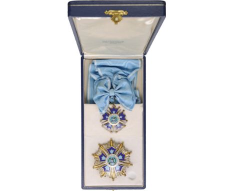 ORDER OF THE QUETZAL Grand Cross Set, 1st Class, instituted in 1936. Sash Badge, 58 mm, Silver, both sides enameled, both cen