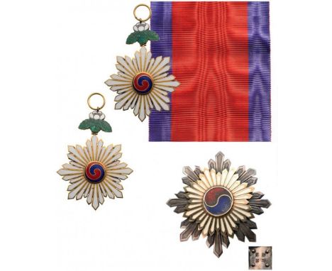 THE TAEGUK ORDER OF MERIT Grand Cross Set, 1st Class, instituted in 1900. Sash Badge, 65 mm, gilt Silver, both sides enameled