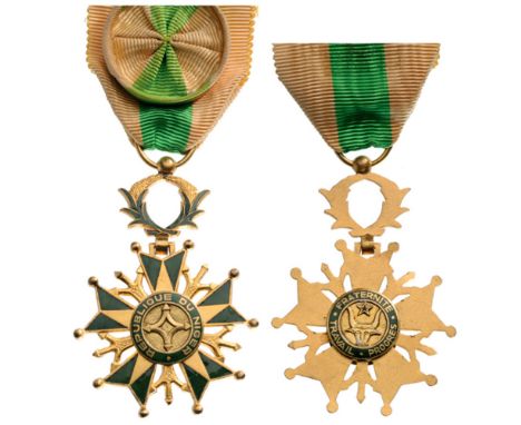 NATIONAL ORDER Officer’s Cross, 4th Class, instituted in 1961. Breast Badge, 40 mm, gilt bronze, obverse enameled, maker’s ma