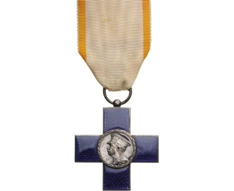 ORDER OF CULTURAL MERIT, 1931 Knight’s Badge, 1st model, 40 mm, Silver, hallmarked "ARG", maker’s mark "RESCH, 343-36", on ob