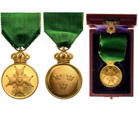 ORDER OF VASA Merit Medal With Crown, instituted in 1772. Breast Badge, 35x21 mm, GOLD, approx. 13 g., with Royal Crown suspe