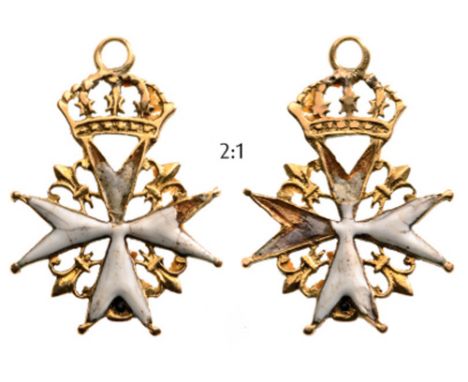 ORDER OF MALTA Knight’s Cross Miniature from the 18th Century. Breast Badge, 15 mm, GOLD, both sides enameled (important crac