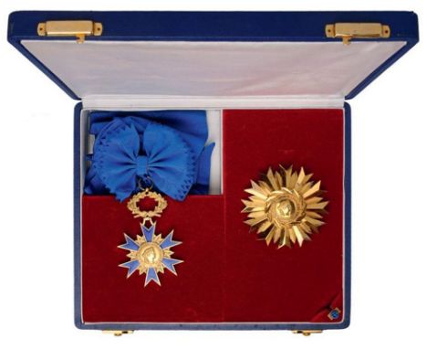 NATIONAL ORDER OF MERIT Grand Cross Set, 1st Class, 5th Republic, 1st Type. Sash Badge, 63 mm, multipart construction, gilt S