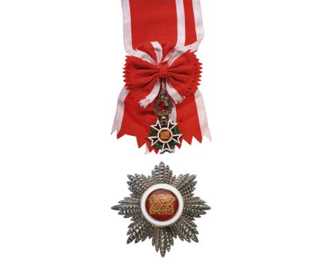  Sultan Hamads Ibn Thuwaini, 1893-1896 Type,instituted in 1875 Grand Cross Set. Sash Badge, 90x60 mm, gilt Silver, hallmaked,