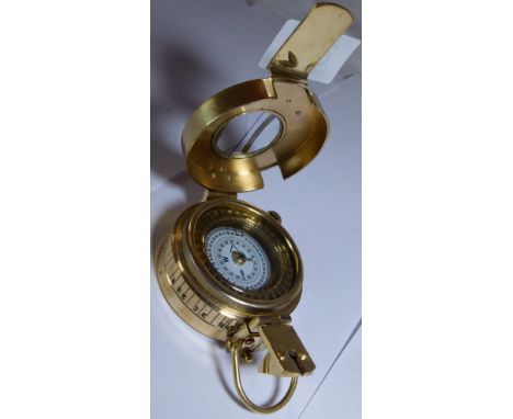 BRASS COMPASS. Brass compass marked T G &amp; CO Ltd, London DIA : 6 cm