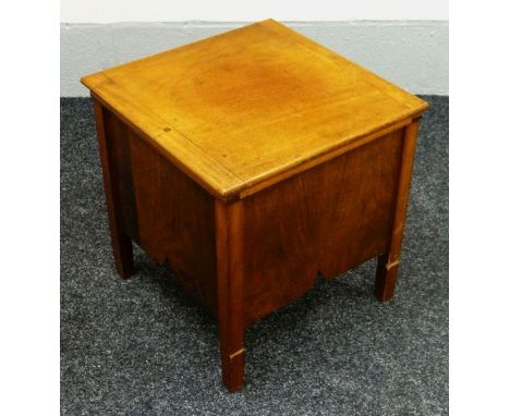 A BOX SEAT COMMODE in mahogany with pottery basin