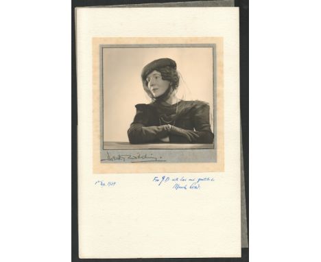 MOUNTED SIGNED PORTRAIT OF UNKNOWN SITTER BY DOROTHY WILDING
AS FOUND
FOLDER SIZE: 26.5cm x 40cm
PHOTOGRAPH SIZE: 17cm x 15.5