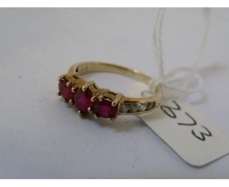 14ct gold ruby and diamond set ring approx size L   