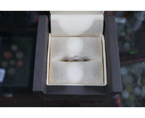 Boxed The Diamond Story Ladies Diamond Claw set 18K ring 2.6g Size K 