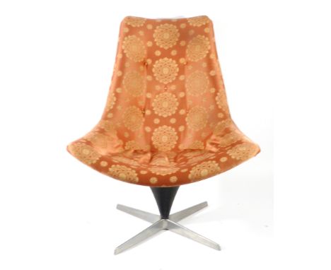 A 1960/70's Lurashell lounge chair, the moulded plastic shell with button upholstery on a four star base   CONDITION REPORT: 