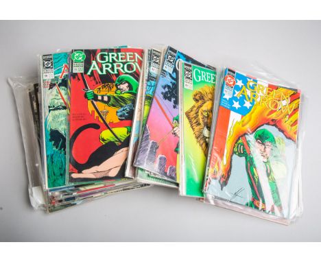 62-teiliges Konvolut von "Green Arrow" Comic-Heften (1980/90er Jahre), bestehend aus: 10x1988, 9x 1989, 15x 1990, 11x 1991, 1