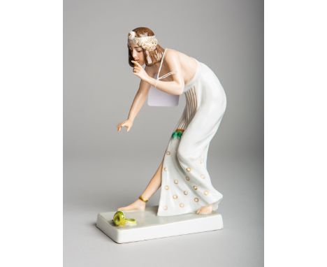 Porzellanfigur "Schlangenbeschwörerin" (Rosenthal, Selb), weibl. Figur m. Flöte zurSchlange gebeugt, polychrom bemalt, Entw.: