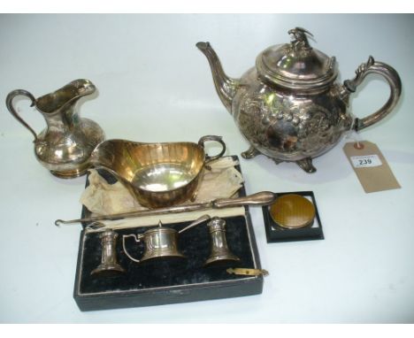 A Cased three piece silver cruet set  ( Birmingham 1922 ) , a silver sauce boat with a scroll handle and reeded border, a sil