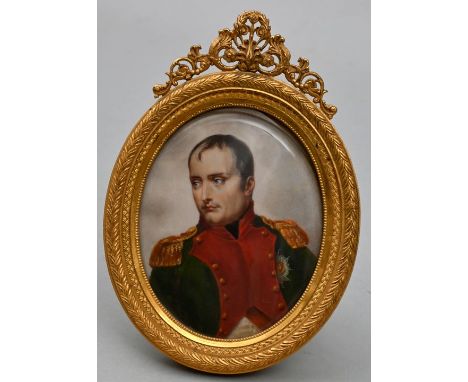   Miniaturmaler, wohl Frankreich, 19. Jh.  Bildnis Napoleon Bonaparte. Deckfarben auf Elfenbein, oval, H. ca. 8 cm. Messing-S