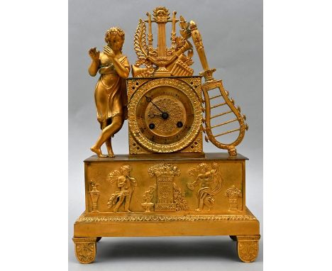   Kaminuhr, Frankreich, Stil um 1820/1830  Goldbronzegehäuse mit Appliken im antikisierenden klassizistischen Stil, gegossene