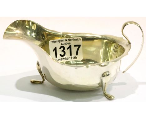 Hallmarked silver sauce boat by Viners, Sheffield assay, 99g. P&amp;P Group 1 (£14+VAT for the first lot and £1+VAT for subse