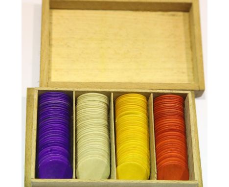 Vintage box of bone coloured card counters. P&amp;P Group 1 (£14+VAT for the first lot and £1+VAT for subsequent lots) 