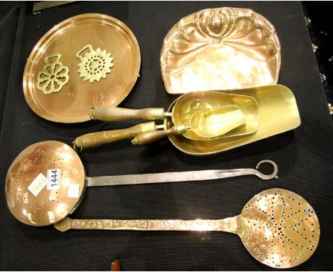 19thC and 20thC copper and brass, including chestnut roaster. P&amp;P Group 3 (£25+VAT for the first lot and £5+VAT for subse