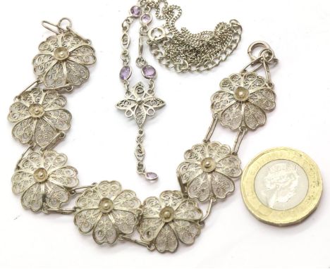 Silver flower necklace and bracelet set. P&amp;P Group 1 (£14+VAT for the first lot and £1+VAT for subsequent lots) 