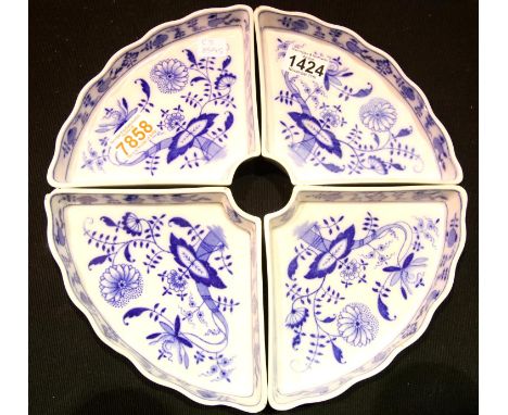 Villeroy and Boch Dresden design four section circular nut dish, D: 32 cm. P&amp;P Group 3 (£25+VAT for the first lot and £5+