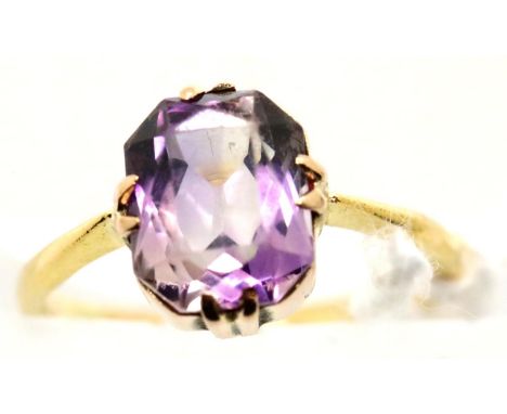 Unmarked yellow metal amethyst ring, size H, 2g. P&amp;P Group 1 (£14+VAT for the first lot and £1+VAT for subsequent lots) 