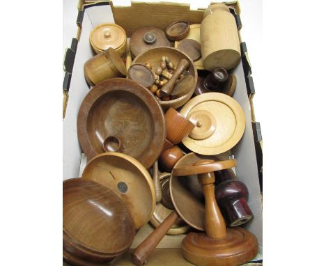 Contemporary artisan turned bowls and lidded containers including a small gavel and other decorative woodware 
