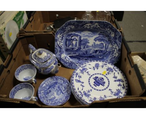 A TRAY OF BLUE AND WHITE, SPODE ITALIAN DESIGN CHINA, PLUS A DELFT PLATE