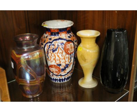 FOUR ASSORTED VASES TO INCLUDE AN ORIENTAL CERAMIC EXAMPLE 