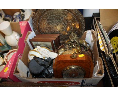 A SMALL TRAY OF METALWARE ETC TO INCLUDE A VINTAGE ZENITH CAMERA, LION FIGURE ETC