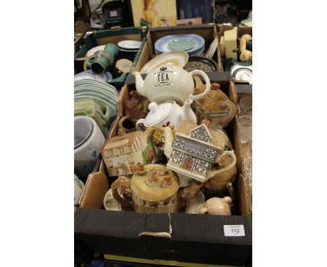 A TRAY OF ADAMS CERAMIC DINNERWARE TOGETHER WITH A SELECTION OF NOVELTY TEA POTS TO INCLUDE SADLER EXAMPLES 