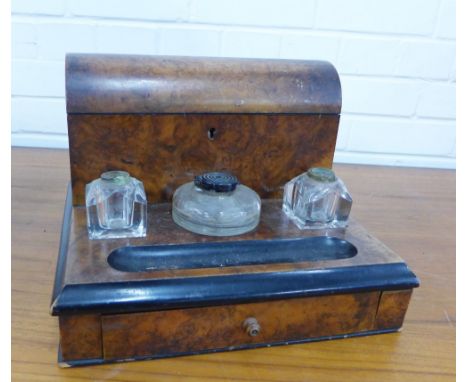 Early 20th century burr walnut desk tidy / inkwell stand, 28 x 32cm 