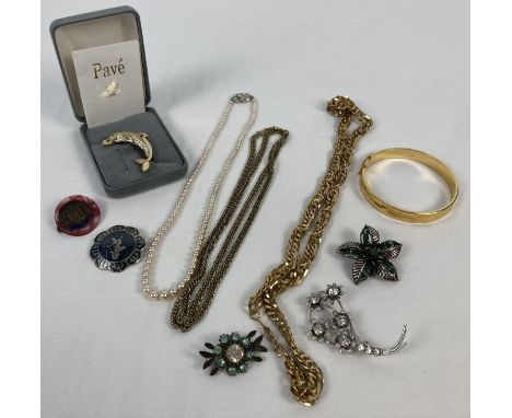 A collection of vintage silver and costume jewellery. To include a Siam silver brooch, 18k RGP bangle and a faux pearl neckla