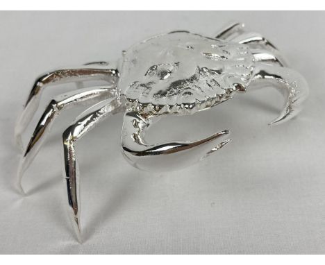 A modern silver plated crab shaped trinket/stamp box, with hinged lid. Approx. 4.5cm tall x 12cm long. 