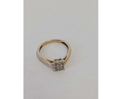A SQUARE DIAMOND CLUSTER RING SET IN 9ct, SIZE 'K'