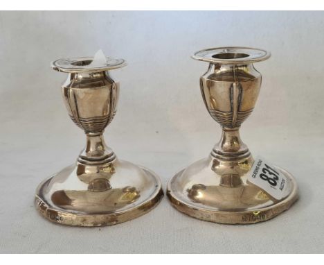 PAIR OF SILVER ART NOUVEAU CANDLESTICKS, 8.5cm TALL, SHEFFIELD 1908, 117g