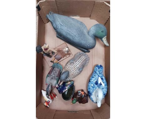 CARTON WITH WOOD &amp; CHINA DUCKS, NOVELTY 'THE LAMP POST' BY D FARLEY &amp; A PLASTIC DECOY DUCK