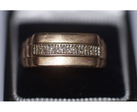 9ct Gold gents ring set with chip diamonds Size T