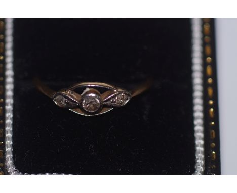 18ct Gold 3 stone diamond ring Size P