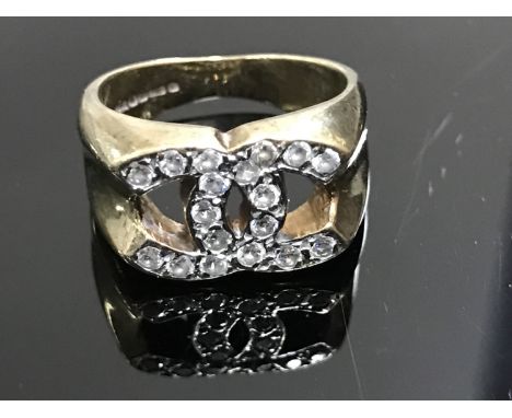 A 9ct gold Chanel dress ring, size L CONDITION REPORT: 5.9g